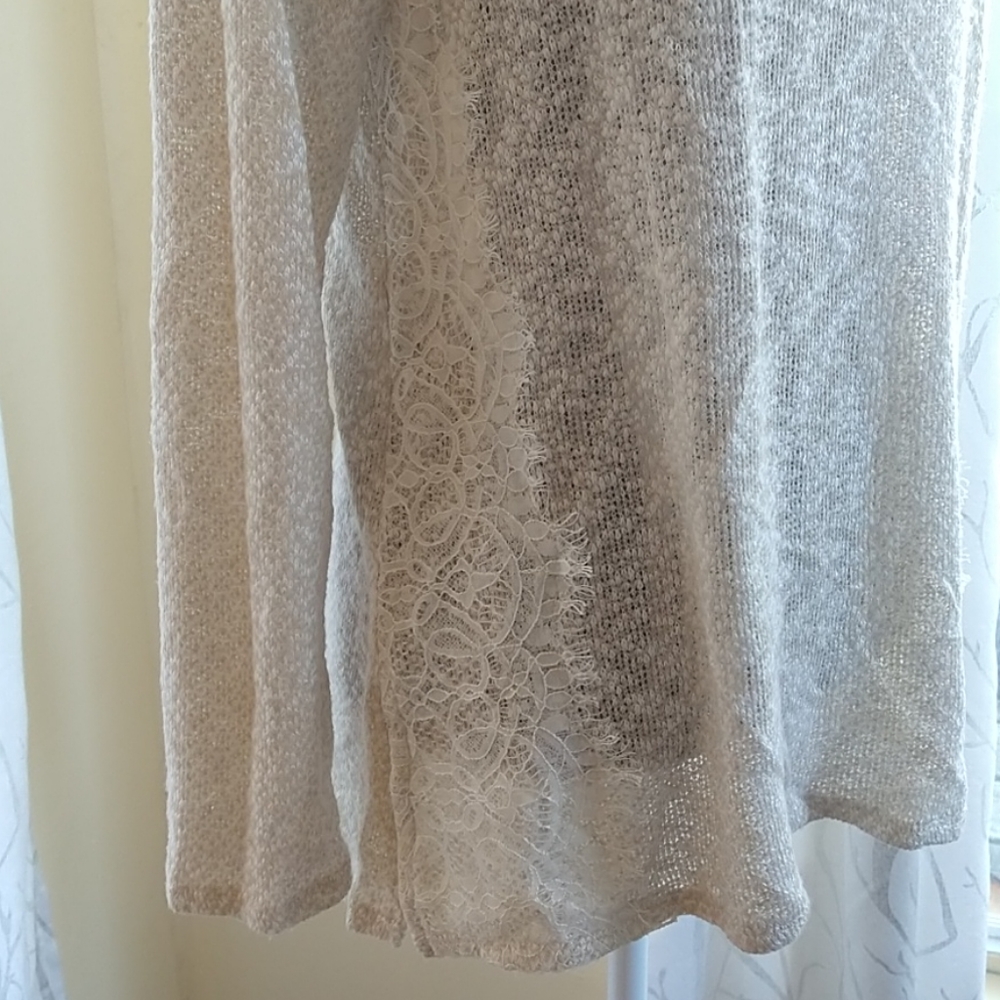 Beautiful lacy lightweight sweater - Picture 2 of 7